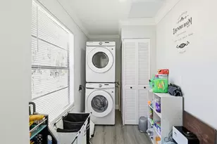 695 Dixie Ln, West Palm Beach, FL 33415 - Photo 24