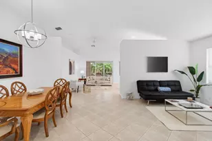 2320 Sapphire Cir, West Palm Beach, FL 33411 - Photo 6