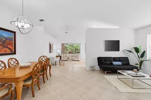 2320 Sapphire Cir, West Palm Beach, FL 33411 - Photo 4