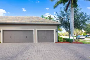 3352 Siena Cir, Wellington, FL 33414 - Photo 4