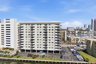 401 Golden Isles Dr, Hallandale Beach, FL 33009 - Photo 30