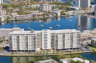 401 Golden Isles Dr, Hallandale Beach, FL 33009 - Photo 28