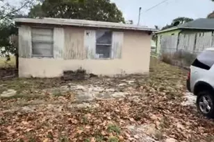 801 39th Ct, West Palm Beach, FL 33407 - Photo 2