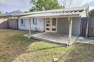 1375 26th Ave SW, Vero Beach, FL 32962 - Photo 4