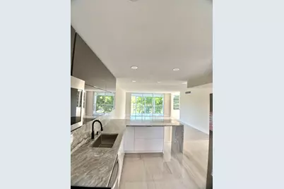 3960 Oaks Clubhouse Dr Drive #401, Pompano Beach, FL 33069 - Photo 4