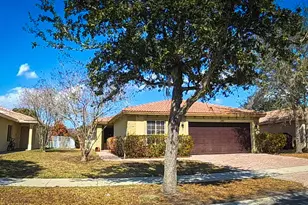 2142 SW Newport Isles Blvd, Port Saint Lucie, FL 34953 - Photo 2