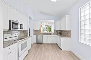 9790 Scribner Ln, Wellington, FL 33414 - Photo 10