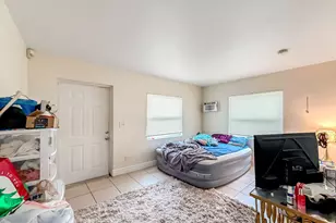 318 N Lakeside Ct, West Palm Beach, FL 33407 - Photo 12