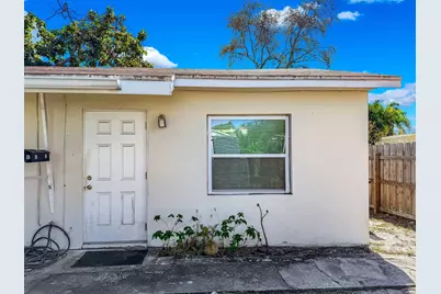 318 N Lakeside Court, West Palm Beach, FL 33407 - Photo 18