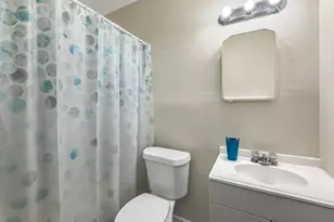 318 N Lakeside Ct, West Palm Beach, FL 33407 - Photo 14