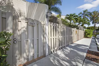 612 Executive Center Drive #3107, West Palm Beach, FL 33401 - Photo 2