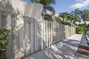 612 Executive Center Dr, West Palm Beach, FL 33401 - Photo 2