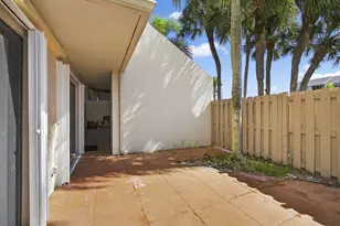 612 Executive Center Dr, West Palm Beach, FL 33401 - Photo 16