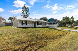 908 Landsdowne Dr, Sebastian, FL 32958 - Photo 2