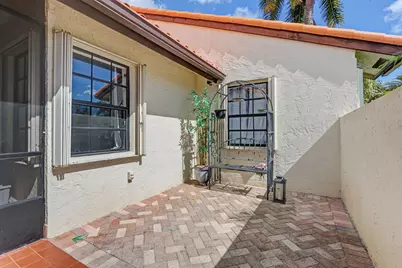 17 Columbia Court, Deerfield Beach, FL 33442 - Photo 4