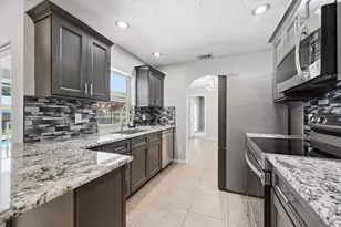 826 SE Quiescent Ln, Port Saint Lucie, FL 34983 - Photo 4