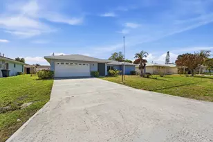 826 SE Quiescent Ln, Port Saint Lucie, FL 34983 - Photo 2