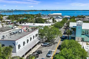 933 NE Sandalwood Pl, Jensen Beach, FL 34957 - Photo 34