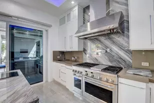 255 NE 3rd Ct, Boca Raton, FL 33432 - Photo 6