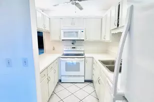 604 SE Castle Ct, Port Saint Lucie, FL 34952 - Photo 14