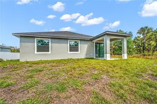 9006 S Castle Cir, Labelle, FL 33935 - Photo 10