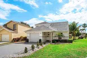 101 Azalea Cir, Boynton Beach, FL 33436 - Photo 2