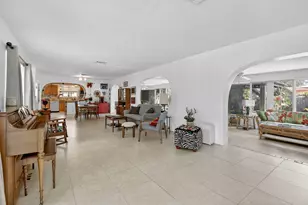 882 Azalea Ct, Plantation, FL 33317 - Photo 10