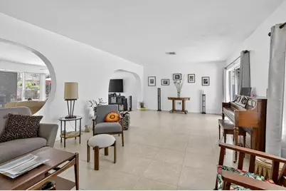 882 Azalea Court, Plantation, FL 33317 - Photo 8