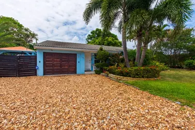 145 SE 3rd Avenue, Boynton Beach, FL 33435 - Photo 1