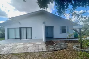 51 Baytree Cir, Boynton Beach, FL 33436 - Photo 2