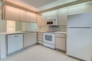 44 Essex Ct, West Palm Beach, FL 33411 - Photo 12