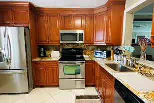 6935 Huntington Ln, Delray Beach, FL 33446 - Photo 2