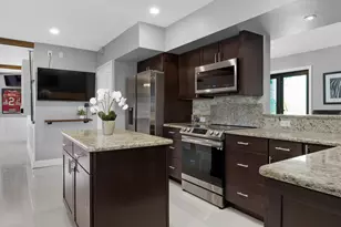 21 SE 14th St, Pompano Beach, FL 33060 - Photo 14