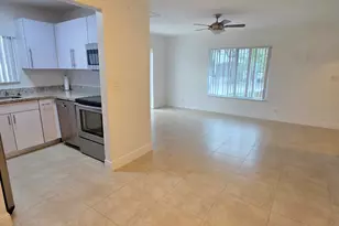 560 NE 19th Ave, Deerfield Beach, FL 33441 - Photo 2