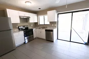 565 SE Thornhill Dr, Port Saint Lucie, FL 34983 - Photo 10