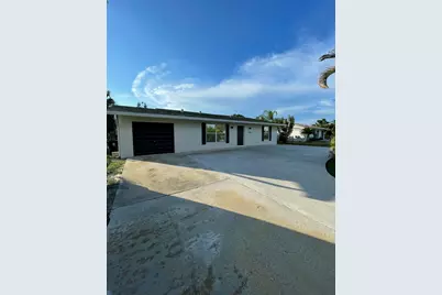 808 SE Degan Drive, Port Saint Lucie, FL 34983 - Photo 8