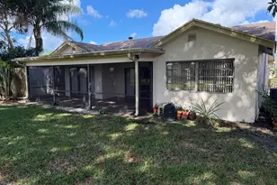 10522 Greenbriar Ct, Boca Raton, FL 33498 - Photo 2