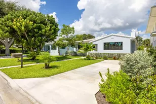 1023 S Palmway, Lake Worth, FL 33460 - Photo 2