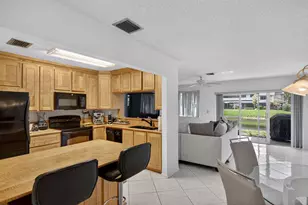 2274 Discovery Cir W, Deerfield Beach, FL 33442 - Photo 2