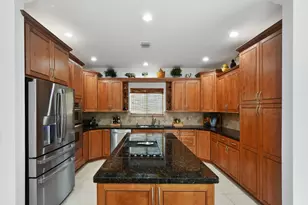 2801 Embassy Dr, West Palm Beach, FL 33401 - Photo 14
