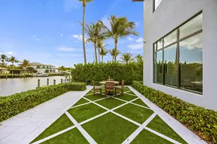 736 Lagoon Dr, North Palm Beach, FL 33408 - Photo 32