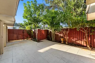 1700 Embassy Dr, West Palm Beach, FL 33401 - Photo 10