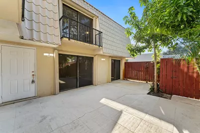 1700 Embassy Drive #708, West Palm Beach, FL 33401 - Photo 6