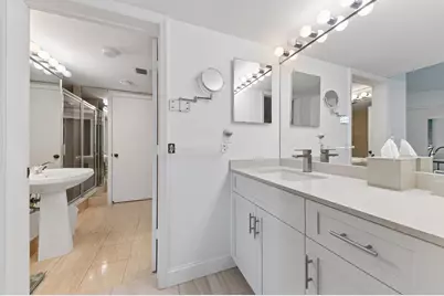 100 SE 5th Avenue #102, Boca Raton, FL 33432 - Photo 12