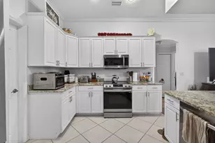 146 Fernwood Crescent, Royal Palm Beach, FL 33411 - Photo 10