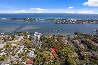 16 Via Lago, Boynton Beach, FL 33435 - Photo 4