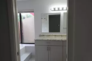 637 Executive Center Dr, West Palm Beach, FL 33401 - Photo 16