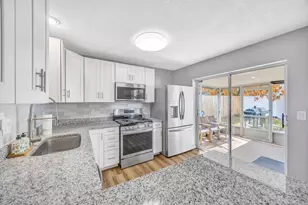 22644 St Thomas Cir, Lutz, FL 33549 - Photo 10