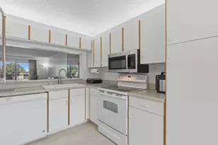 7292 S Devon Dr, Tamarac, FL 33321 - Photo 6