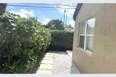 4274 NW 1st Place, Deerfield Beach, FL 33442 - Photo 16